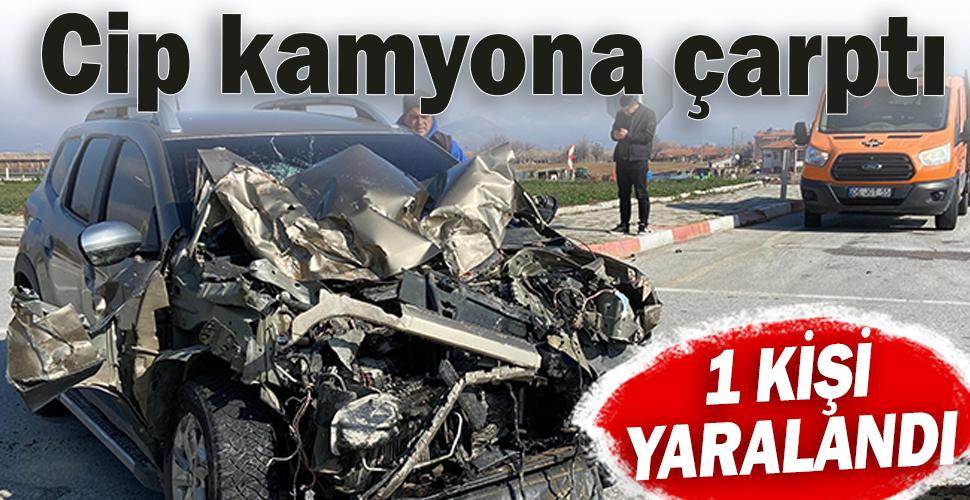 Karaman'da cip kamyona çarptı: 1 kişi yaralandı