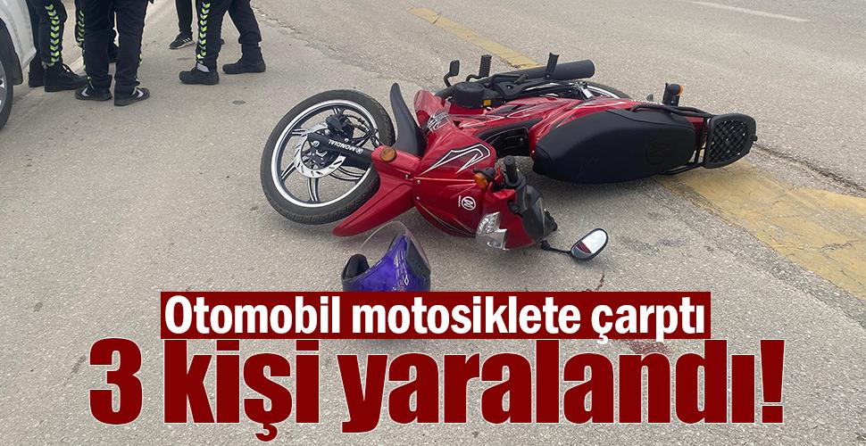 Karaman'da otomobil motosiklete çarptı: 3 kişi yaralandı